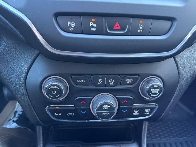 Used 2023 Jeep Cherokee Altitude Lux AWD/4WD image 24