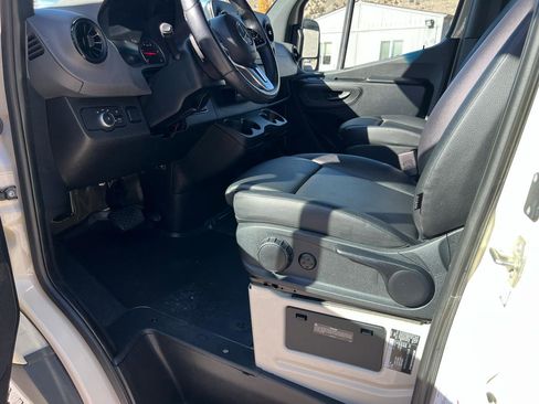 Used 2022 Mercedes-Benz Sprinter 2500 image 20
