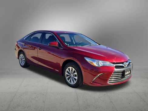 Used 2017 Toyota Camry LE image 8