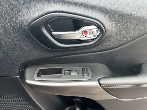 Used 2022 Jeep Cherokee Latitude Lux image 21