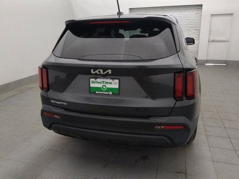 Used 2023 Kia Sorento LX FWD image 7