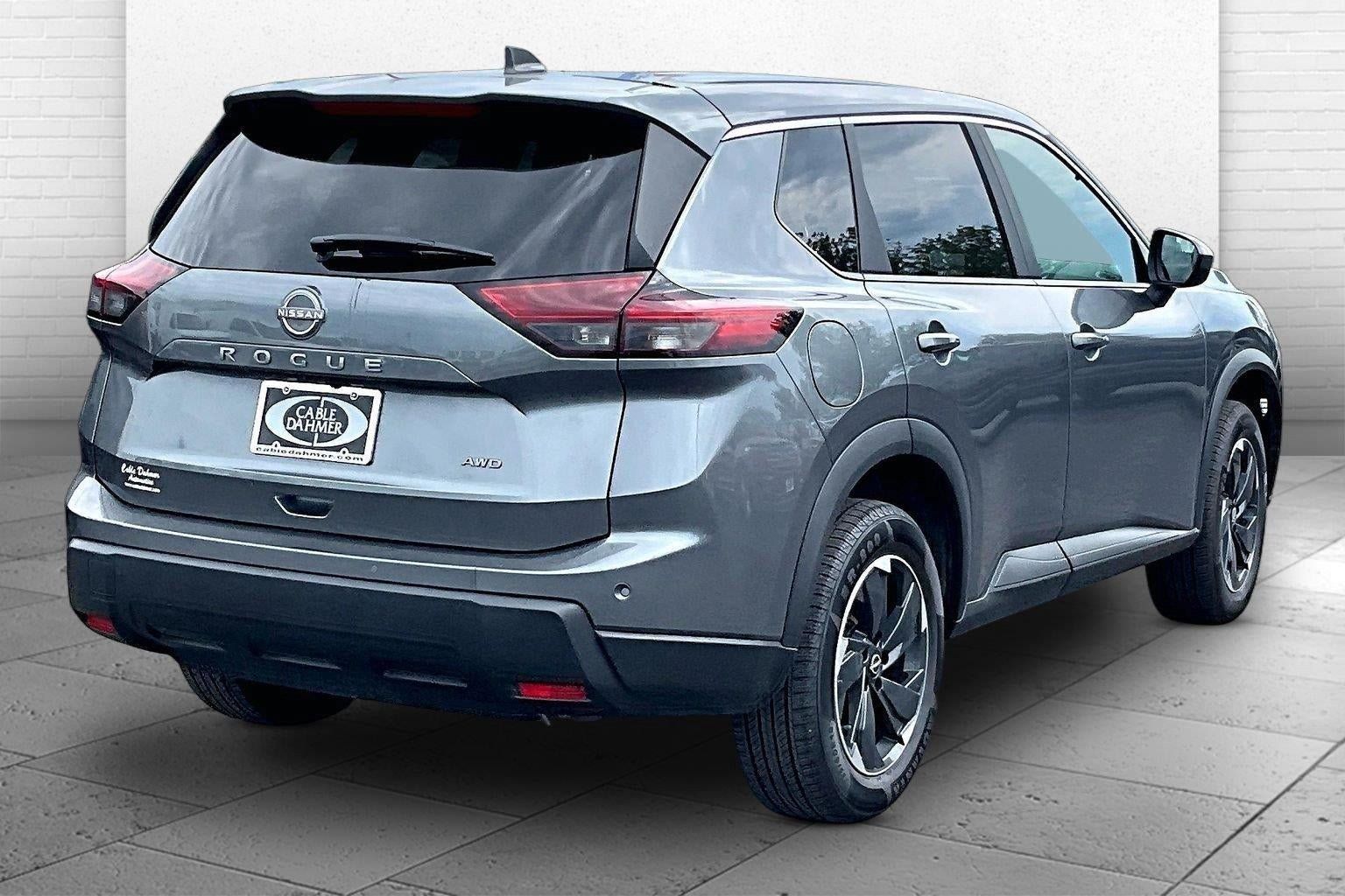 Used 2025 Nissan Rogue SV AWD/4WD image 14