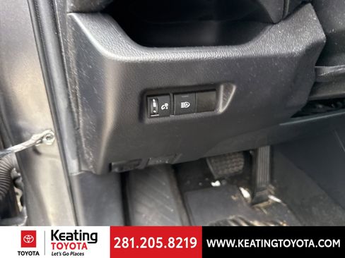 Used 2021 Toyota RAV4 XLE image 13