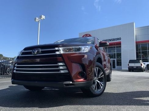 Certified 2019 Toyota Highlander LE AWD/4WD image 1