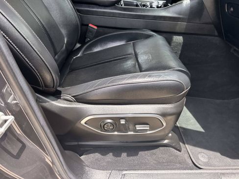 Used 2022 Jeep Wagoneer Series I AWD/4WD image 11