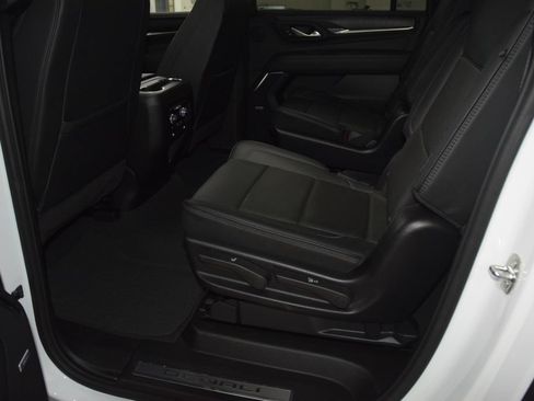 Used 2024 GMC Yukon XL Denali AWD/4WD image 44