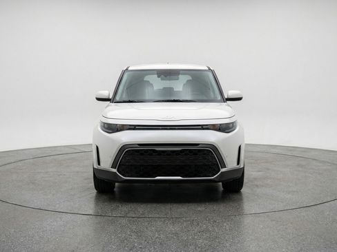 Used 2025 Kia Soul LX w/ LX Technology Package image 2