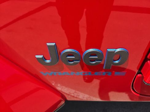 Certified 2025 Jeep Wrangler Unlimited Sahara w/ Safety Group AWD/4WD image 32