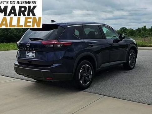 Used 2025 Nissan Rogue SV FWD image 8