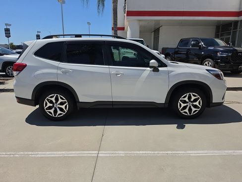 Used 2021 Subaru Forester Premium w/ Popular Package #1 AWD/4WD image 3