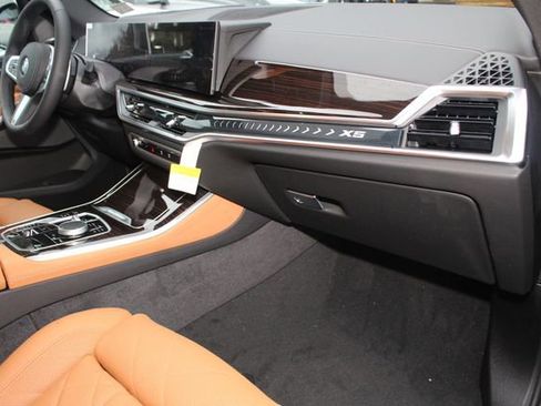 New 2026 BMW X5 xDrive40i w/ M Sport Package image 24
