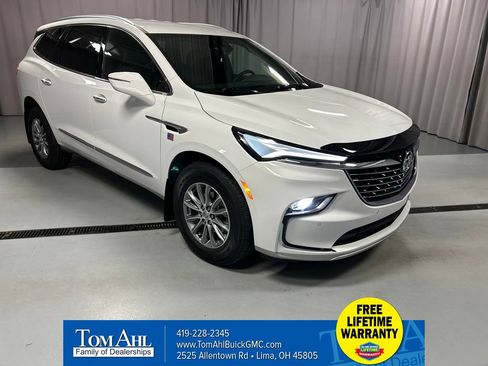 Used 2023 Buick Enclave Essence FWD image 1