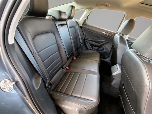 Used 2024 Volkswagen Jetta SE FWD image 24