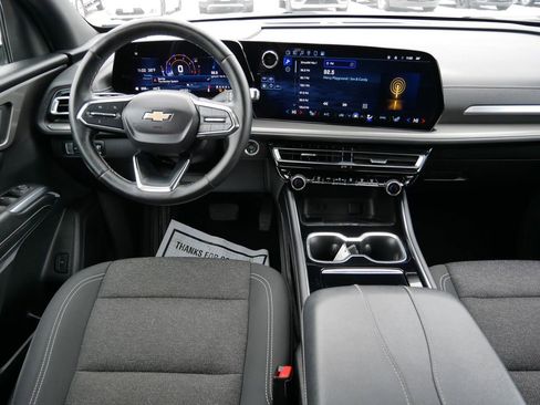 Used 2024 Chevrolet Traverse LT AWD/4WD image 17