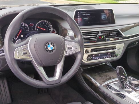 Used 2018 BMW 750i RWD image 29