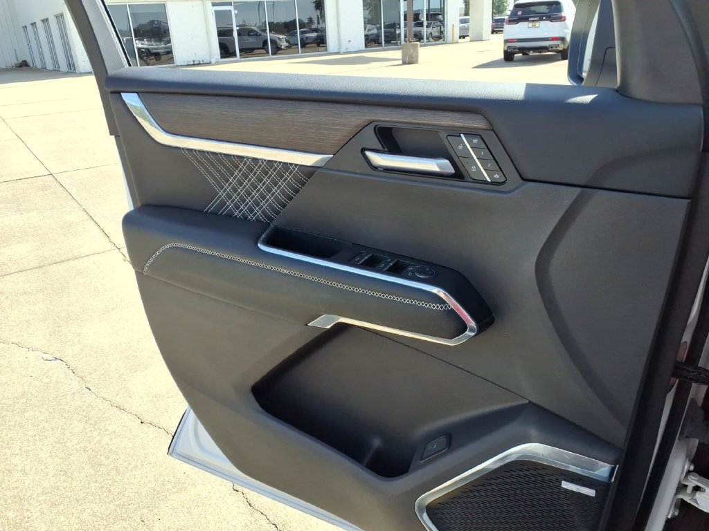 Used 2024 GMC Acadia Denali FWD image 18