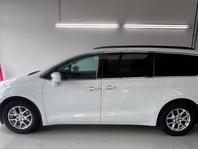 Used 2022 Chrysler Pacifica Touring-L