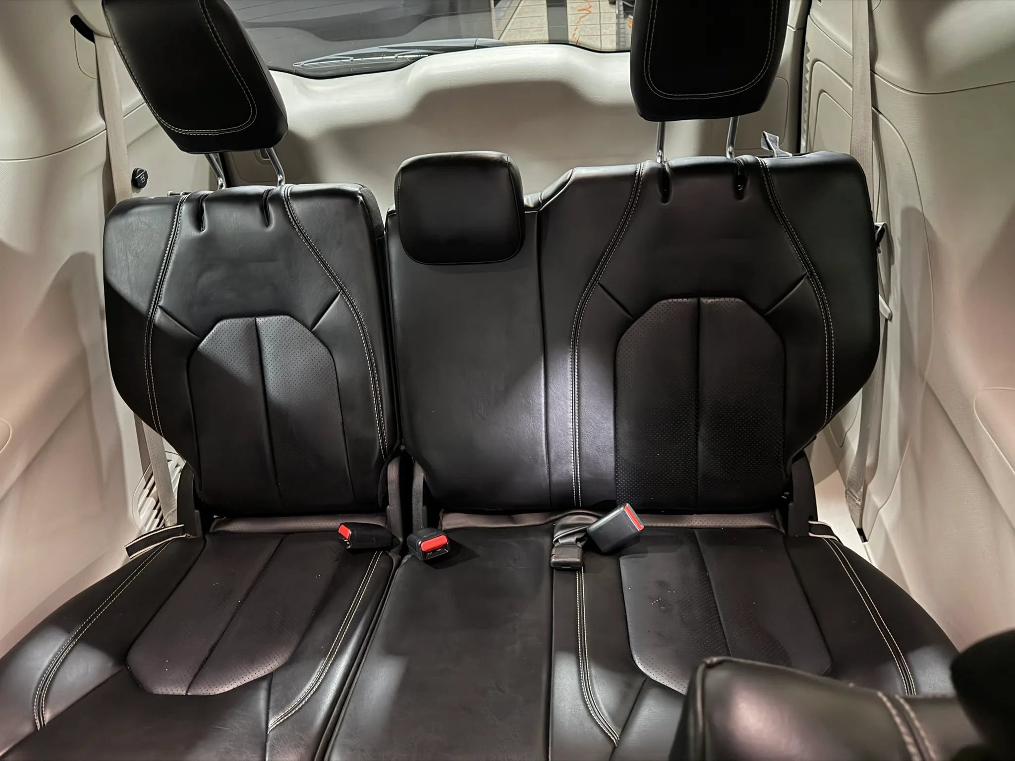 Used 2023 Chrysler Pacifica Touring-L FWD image 31