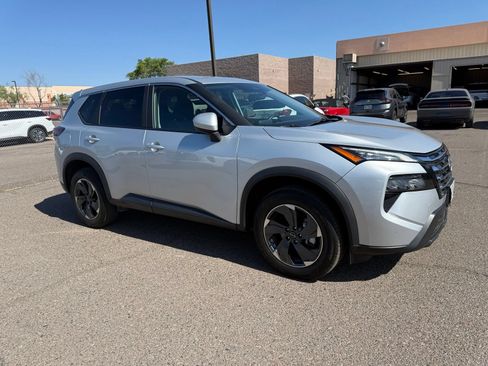 Certified 2025 Nissan Rogue SV FWD image 2