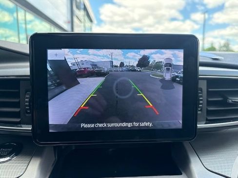 Used 2023 Ford Explorer XLT w/ Equipment Group 202A AWD/4WD image 18