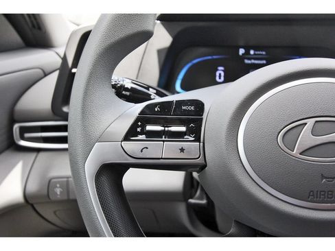 Used 2025 Hyundai Elantra SE FWD image 18
