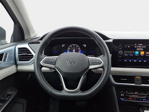 Certified 2025 Volkswagen Taos SE w/ Panoramic Sunroof Package image 13
