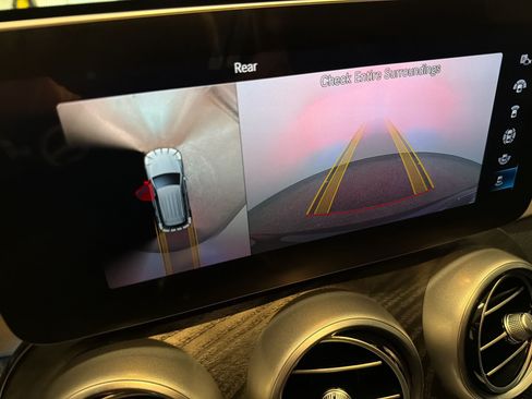 Used 2021 Mercedes-Benz GLC 300 image 22