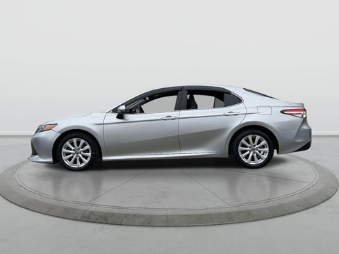 Used 2018 Toyota Camry LE FWD image 4