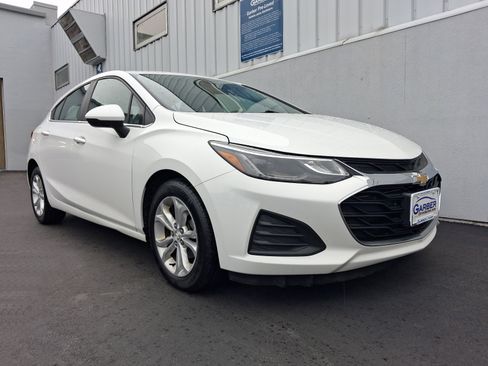 Used 2019 Chevrolet Cruze LT w/ Convenience Package FWD image 7