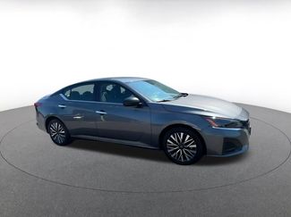 Used 2025 Nissan Altima 2.5 SV FWD video 2