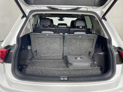 Used 2021 Volkswagen Tiguan SEL w/ 3rd Row Seat Package AWD/4WD image 20