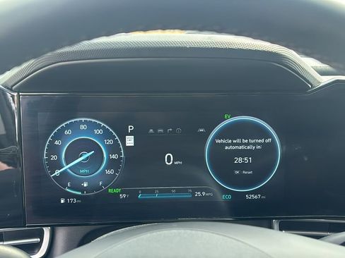 Used 2025 Hyundai Elantra Limited image 16