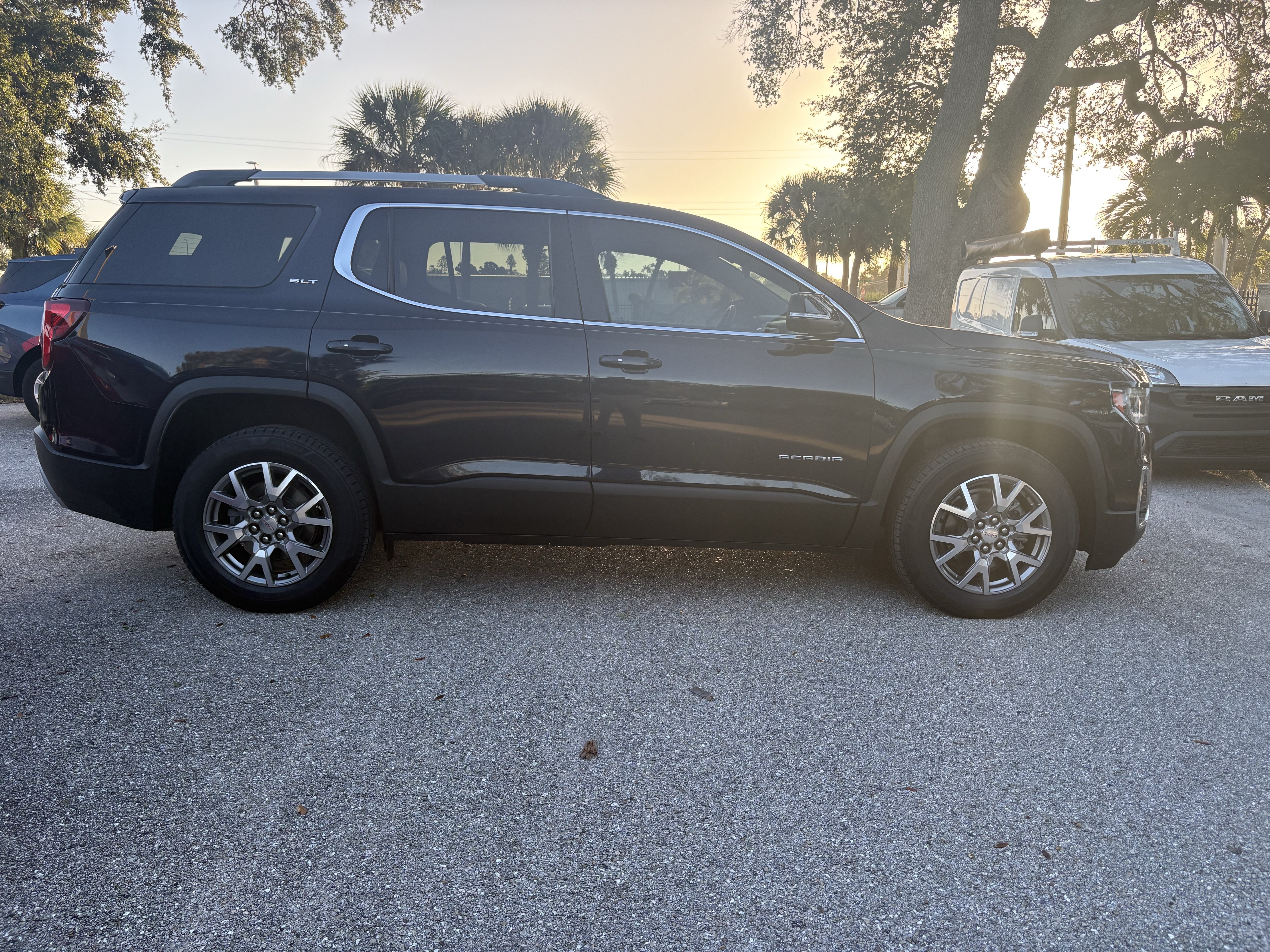 Certified 2021 GMC Acadia SLT w/ Preferred Package FWD image 8