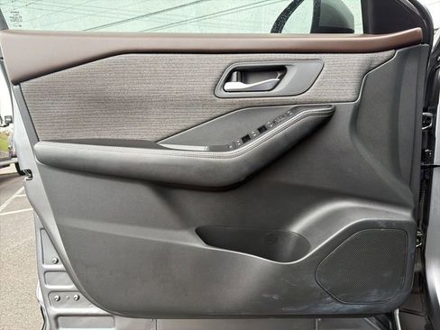 Used 2021 Nissan Rogue SV image 27