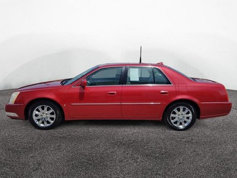 Used 2009 Cadillac DTS w/ Sun And Navigation Package FWD image 4