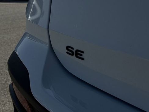 New 2026 Volkswagen Taos SE FWD image 31