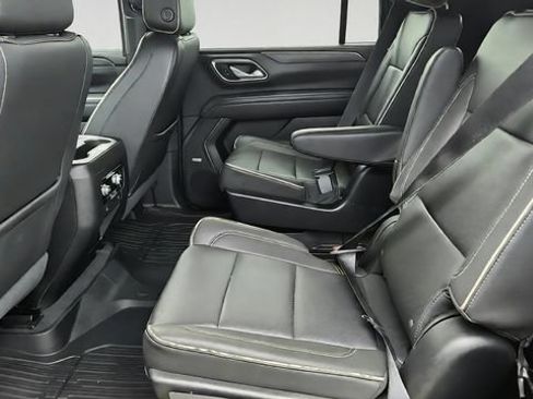 Used 2023 GMC Yukon XL SLT AWD/4WD image 23