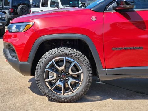 Used 2026 Jeep Compass Trailhawk AWD/4WD image 9