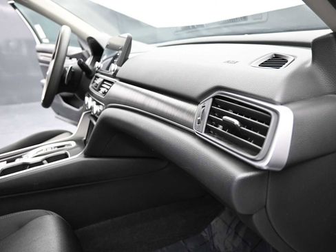 Used 2019 Honda Accord Hybrid image 16