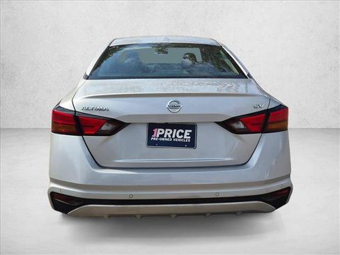 Used 2022 Nissan Altima 2.5 SV FWD image 6