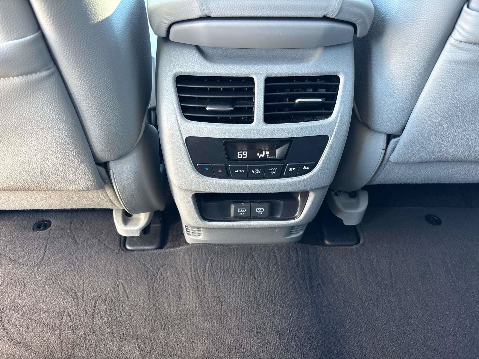 Used 2018 Acura MDX SH-AWD image 16