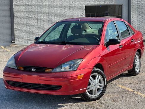 Used 2003 Ford Focus SE FWD image 2