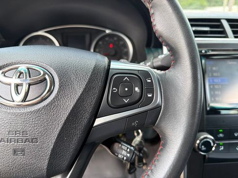 Used 2017 Toyota Camry SE w/ Moonroof Package FWD image 17