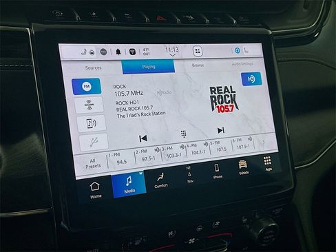 Used 2023 Jeep Grand Cherokee Overland w/ Luxury Tech Group IV image 17