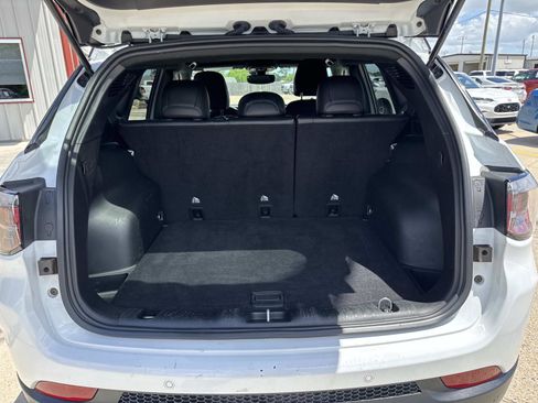 Used 2025 Jeep Compass Trailhawk image 8