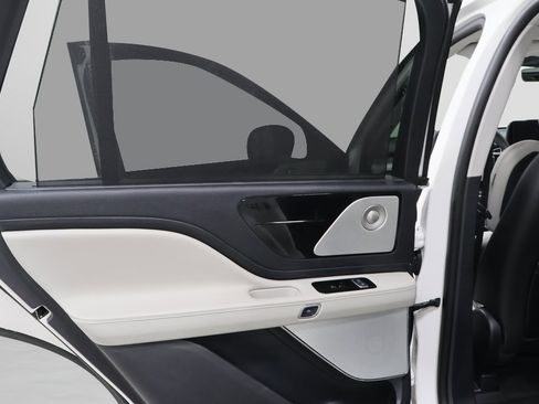 Used 2025 Lincoln Aviator Reserve w/ Equipment Group 201A image 23