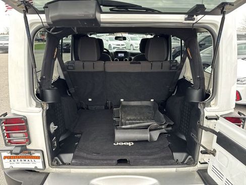Used 2016 Jeep Wrangler Unlimited Sahara w/ Connectivity Group AWD/4WD image 23