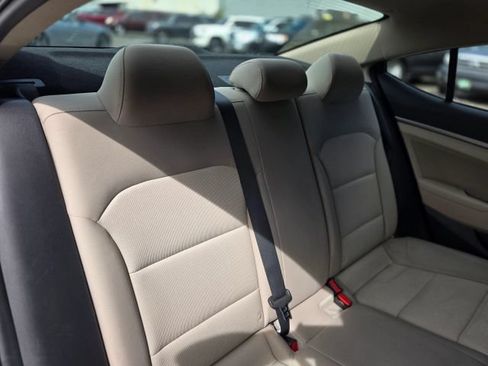 Used 2017 Hyundai Elantra SE FWD image 42