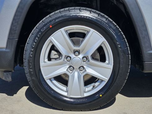 Used 2022 Jeep Compass Latitude image 12