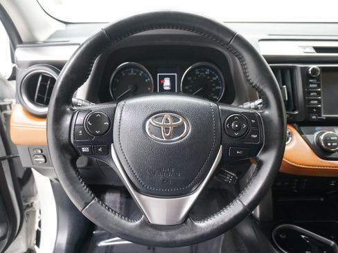 Used 2018 Toyota RAV4 Limited FWD image 17